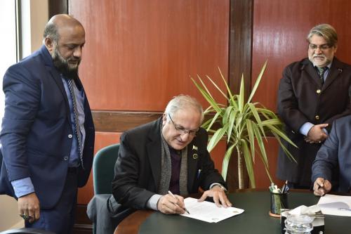 MOU BTW CIVIL SERVICES ACADEMY LHR AND PIPS 06