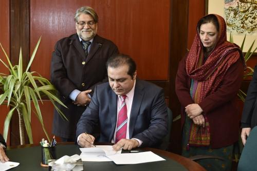 MOU BTW CIVIL SERVICES ACADEMY LHR AND PIPS 07